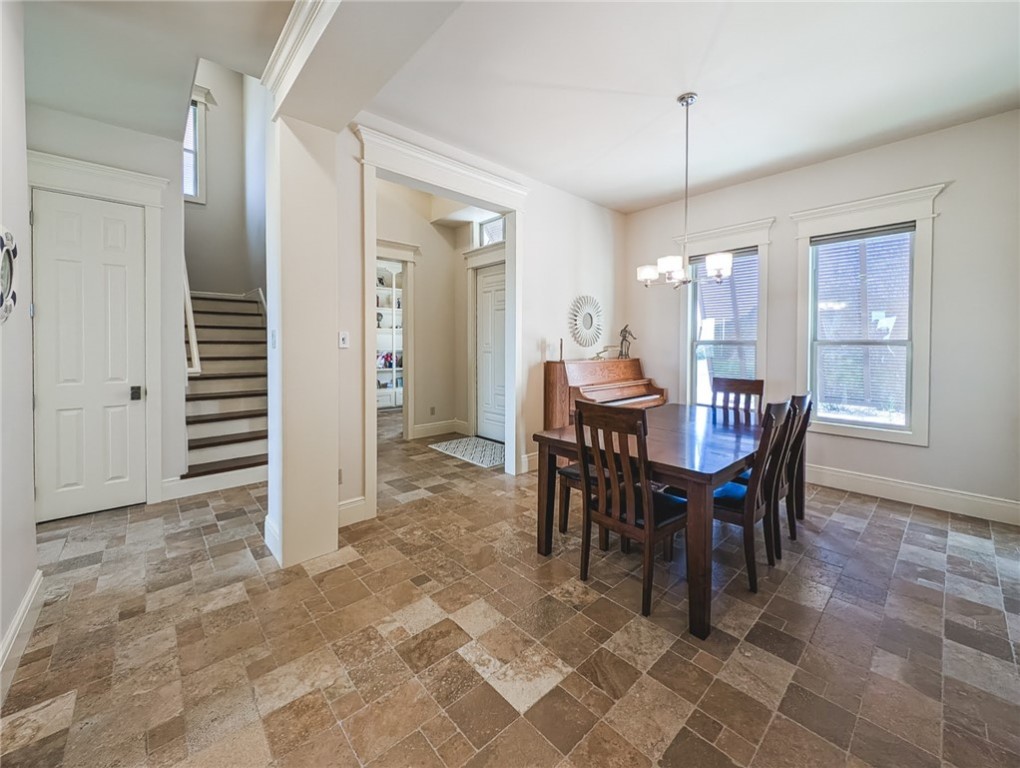303 Heathercrest Property Photo 5