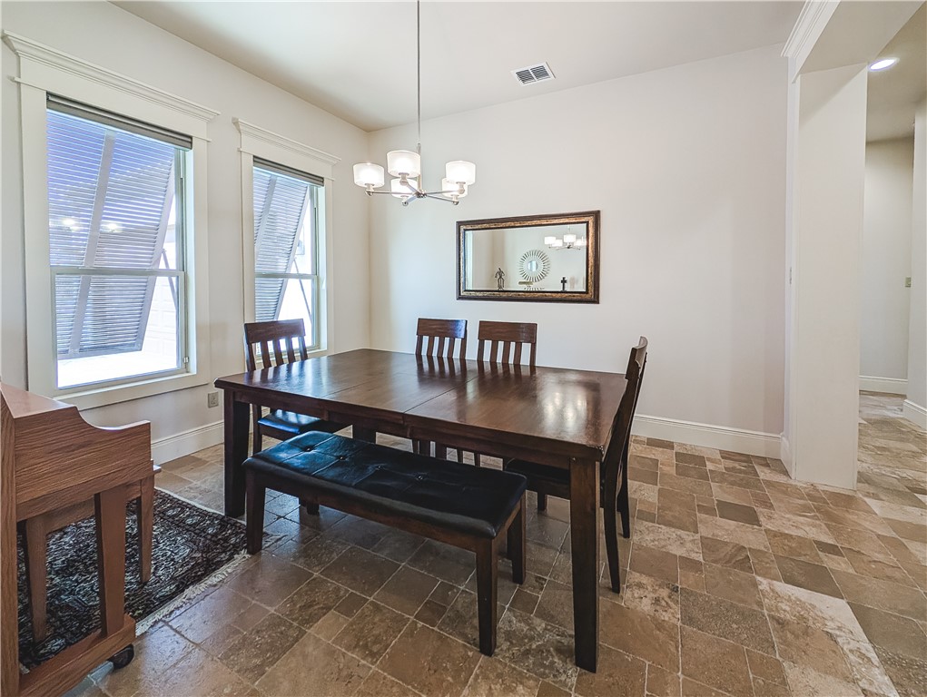 303 Heathercrest Property Photo 6
