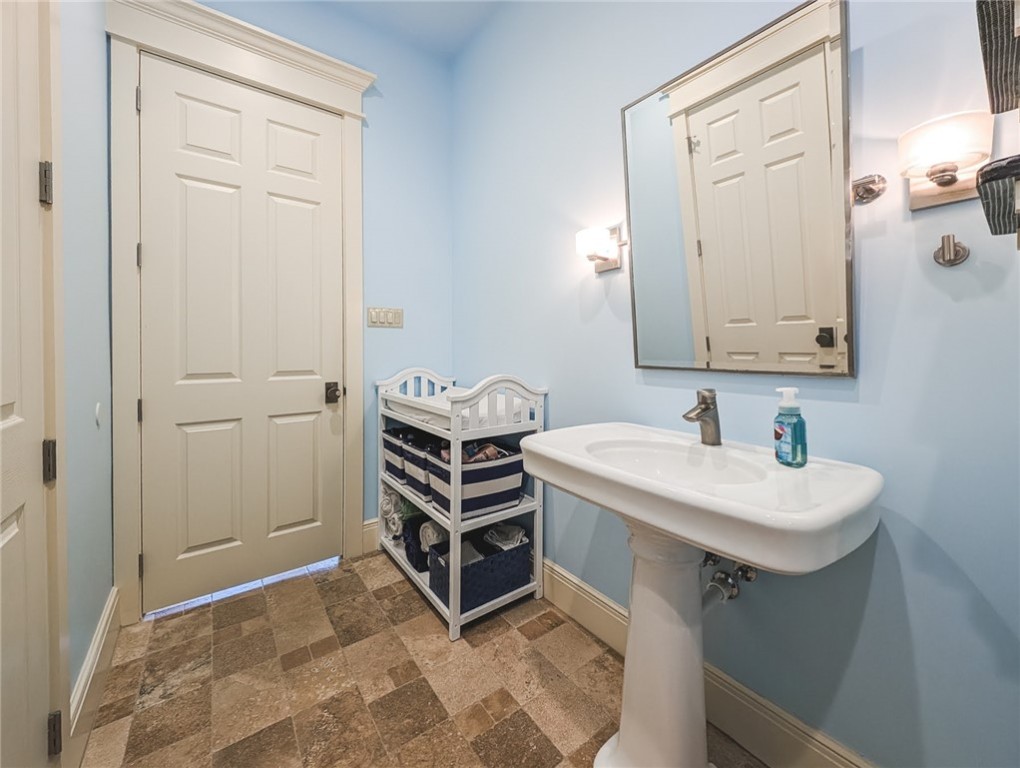 303 Heathercrest Property Photo 16