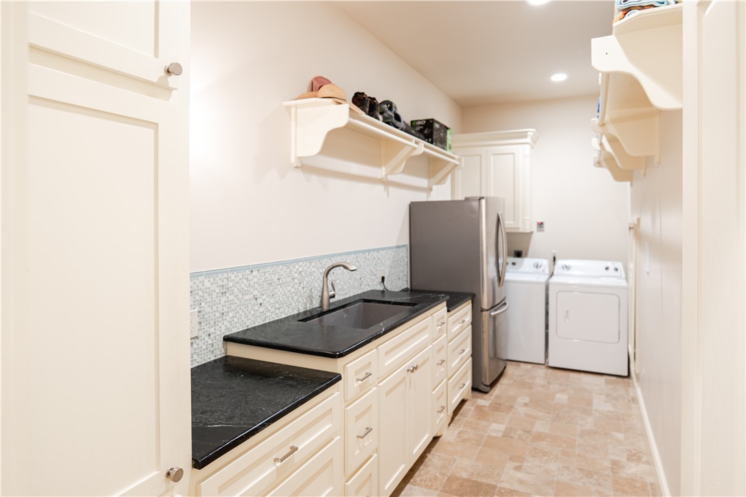 303 Heathercrest Property Photo 24