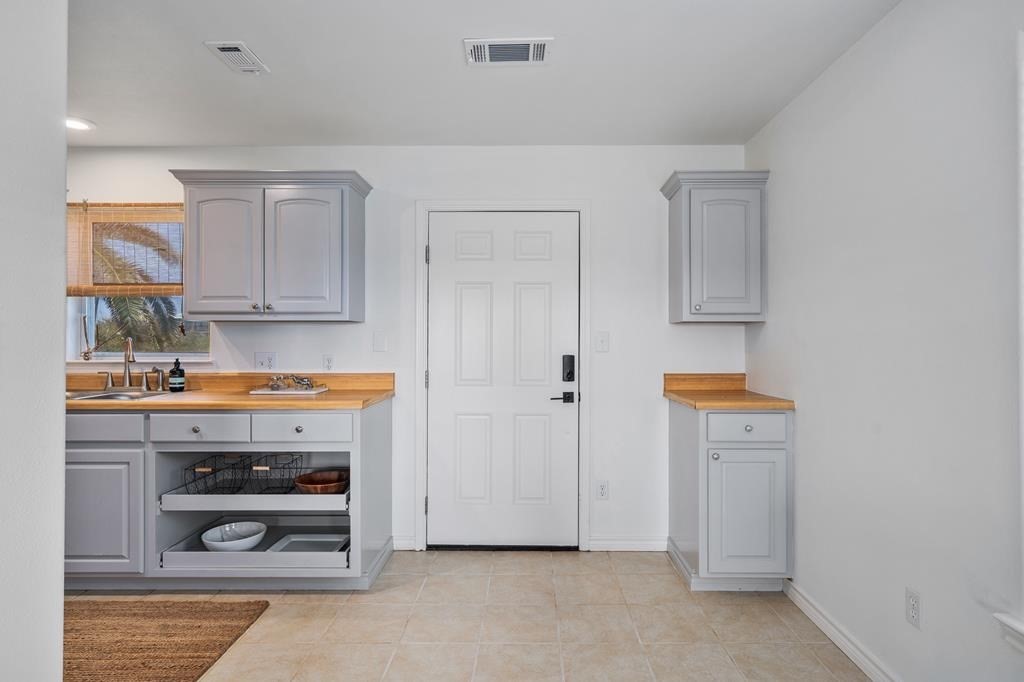 213 W Speckled Trout Property Photo 8