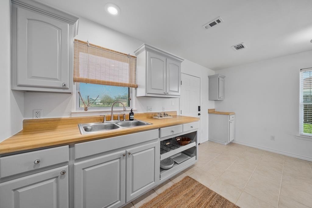 213 W Speckled Trout Property Photo 10