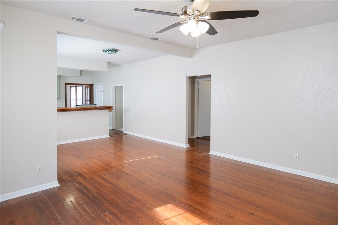 314 S Bee St Property Photo 4