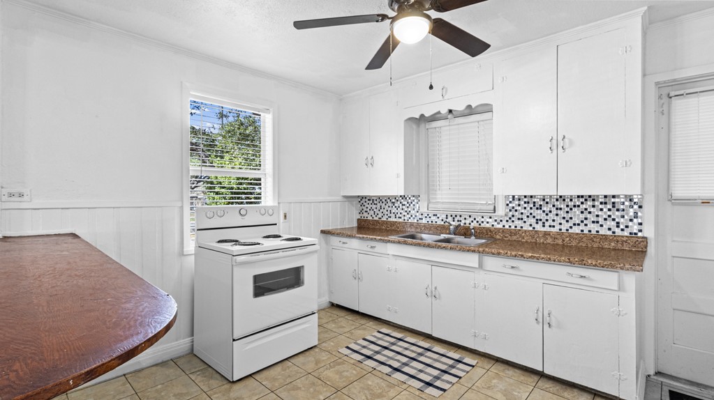 1028 N Church St Property Photo 10