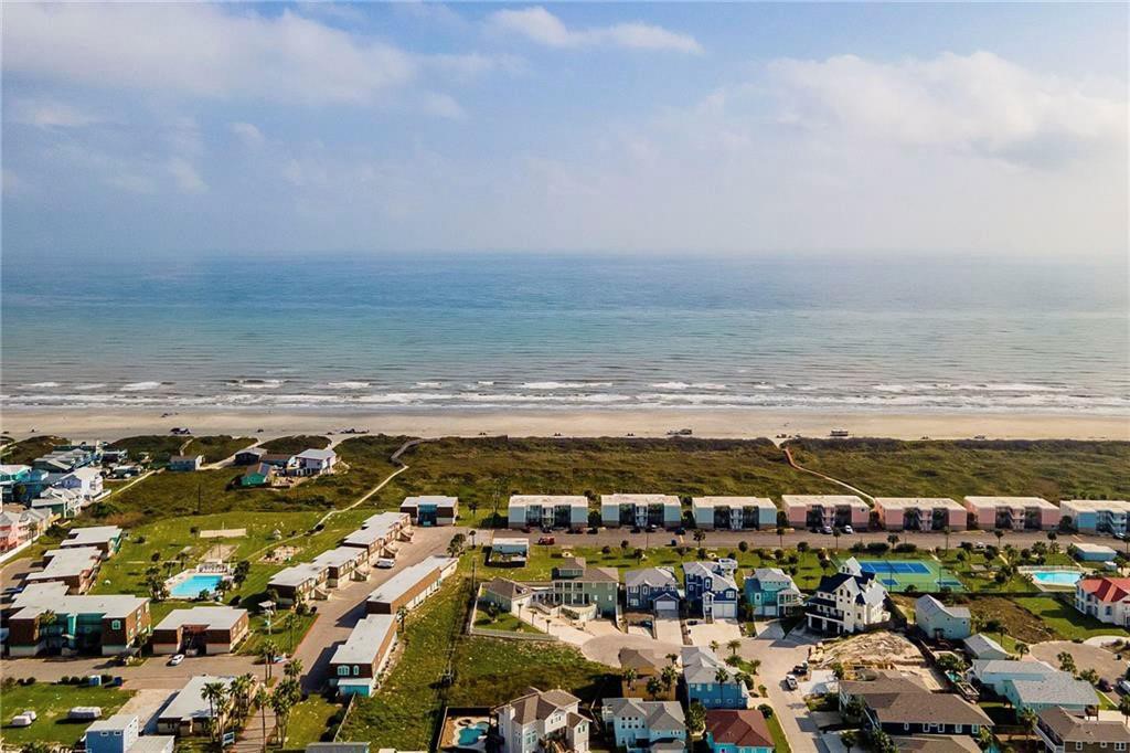 700 Island Retreat 20 Property Photo 2