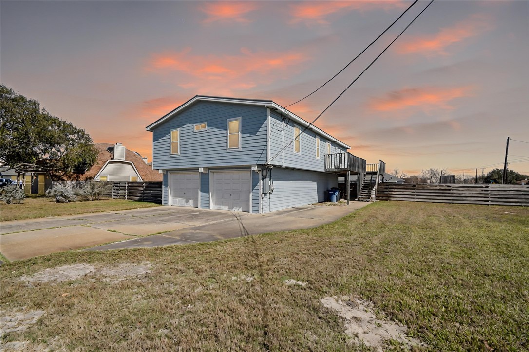 3837 Jamaica Dr Property Photo 1