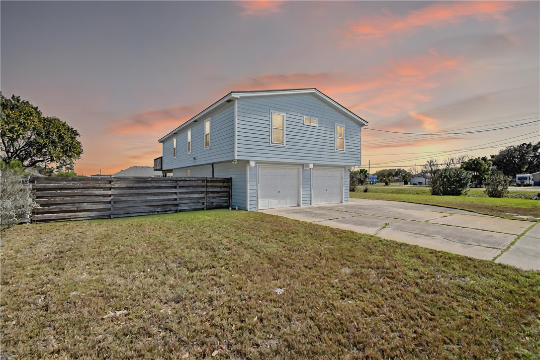 3837 Jamaica Dr Property Photo 2
