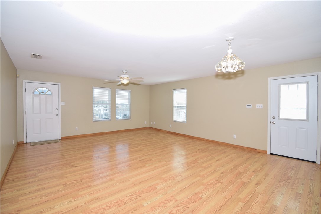 3837 Jamaica Dr Property Photo 12