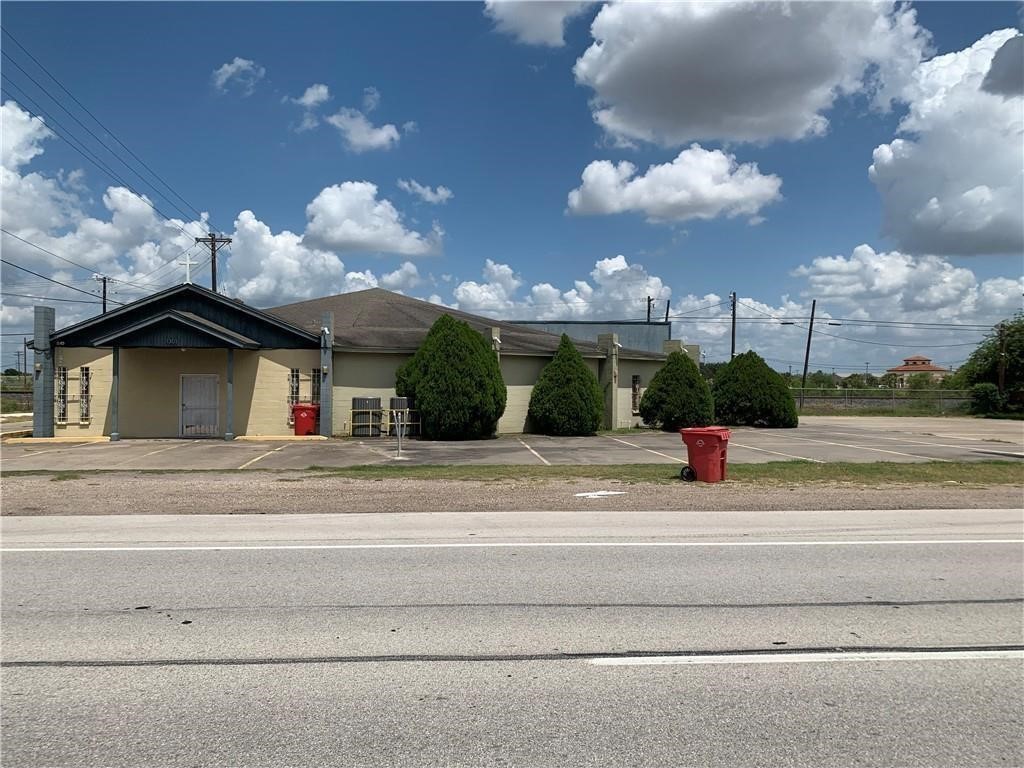 1301 E State Highway 44 Property Photo 1