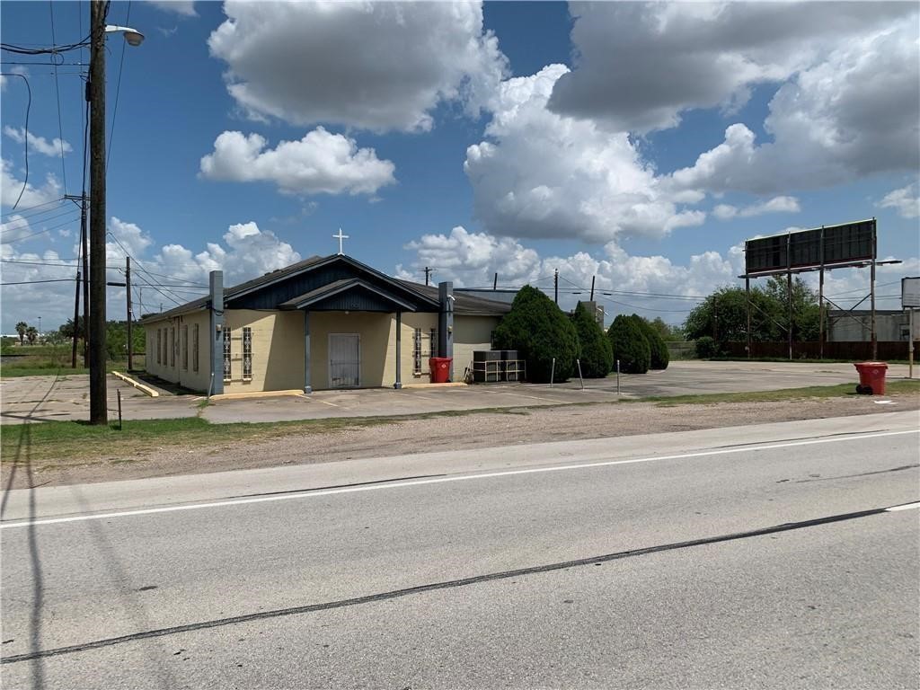 1301 E State Highway 44 Property Photo 3