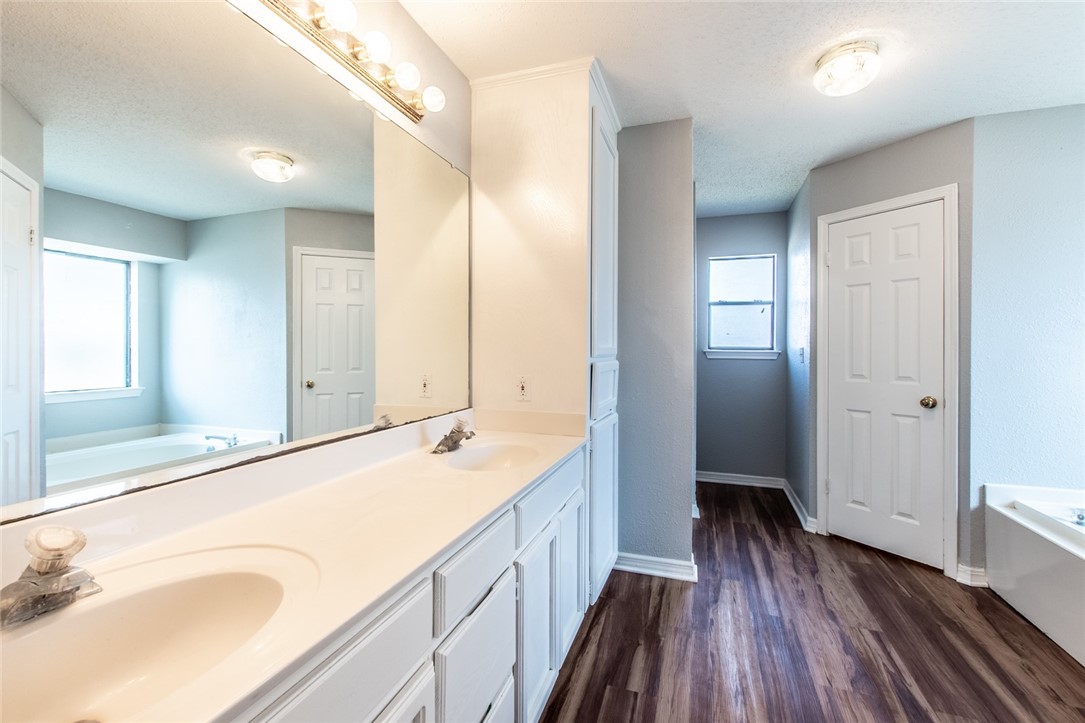 2209 Dorsey St Property Photo 22