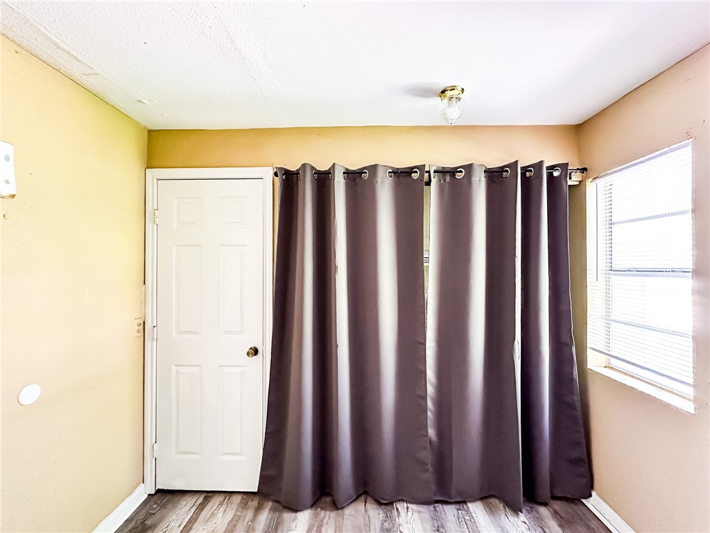 220 Fairview Dr Property Photo 6