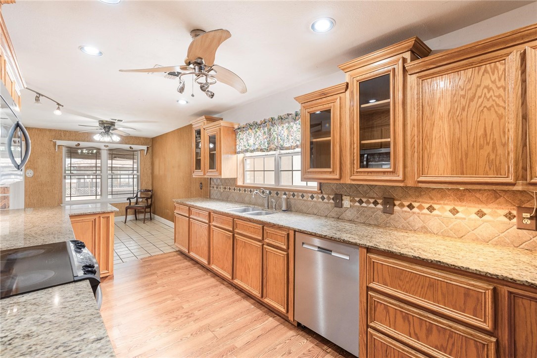 14114 Bounty Ave Property Photo 5