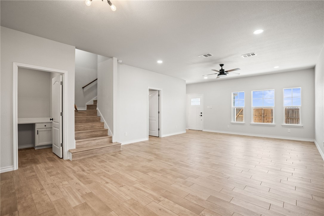 15217 Windward Dr 403 Property Photo 2