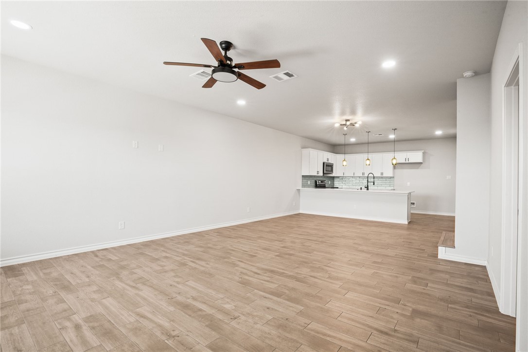 15217 Windward Dr 403 Property Photo 4