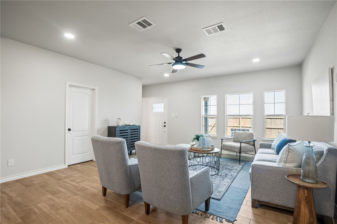 15217 Windward Dr 403 Property Photo 4