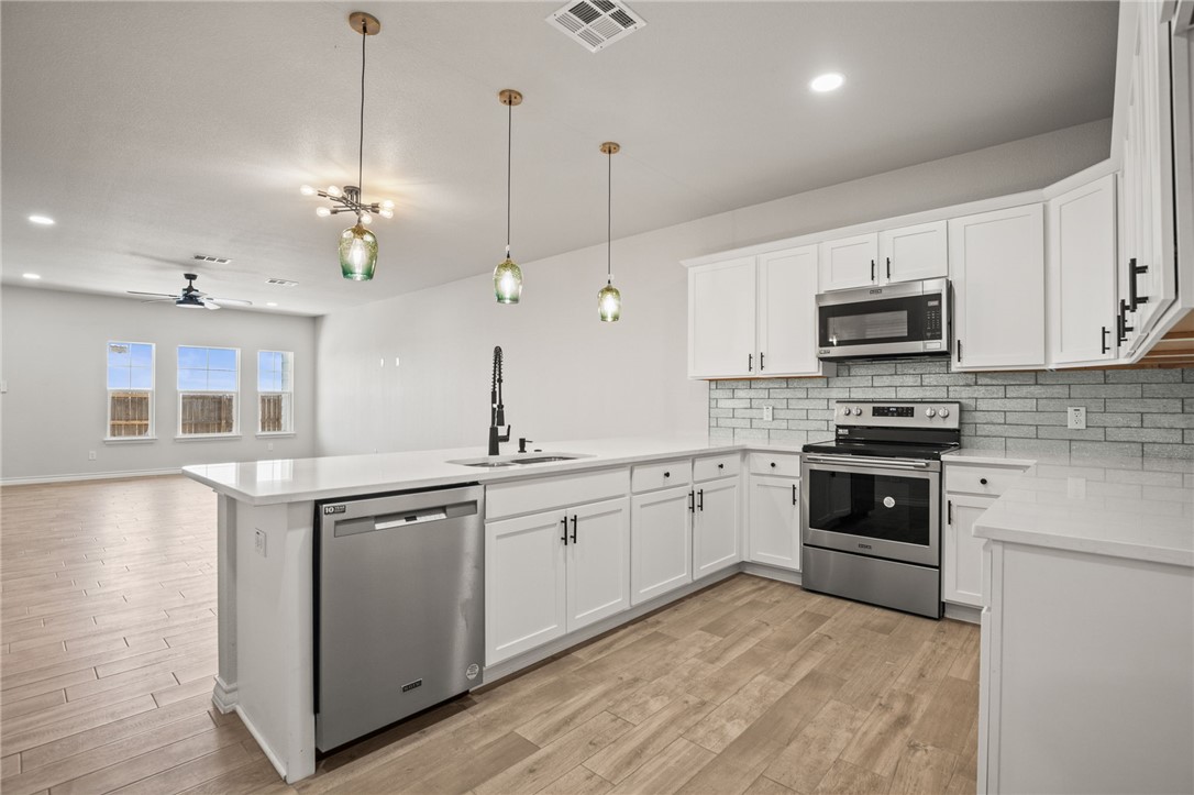 15217 Windward Dr 403 Property Photo 6