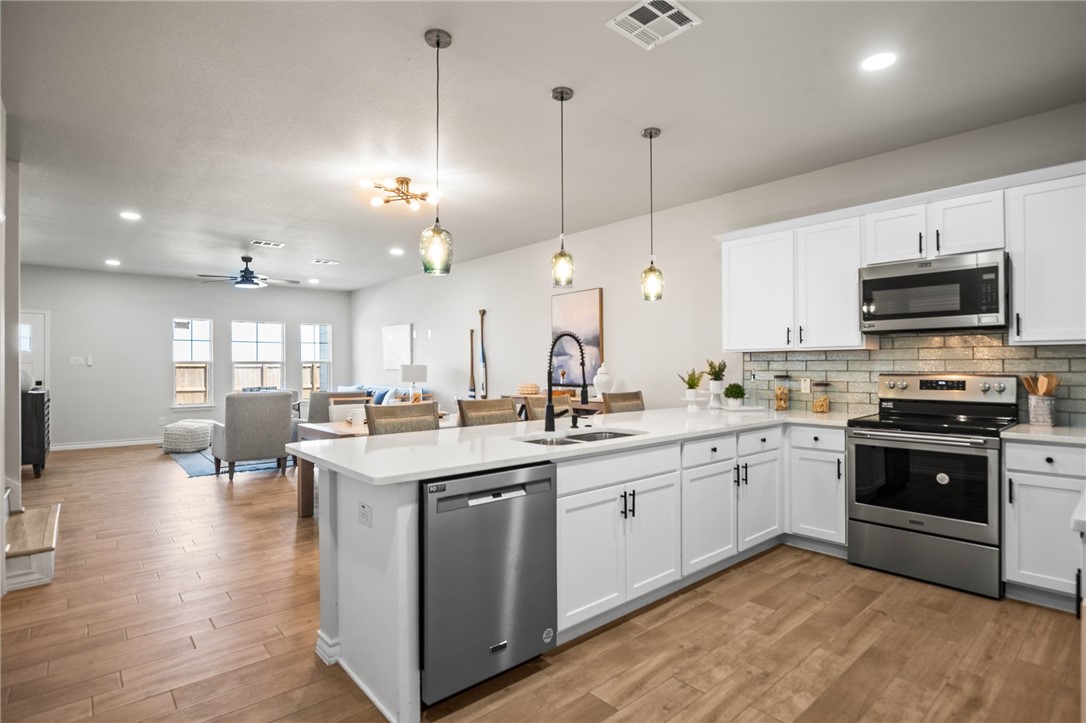 15217 Windward Dr 403 Property Photo 9