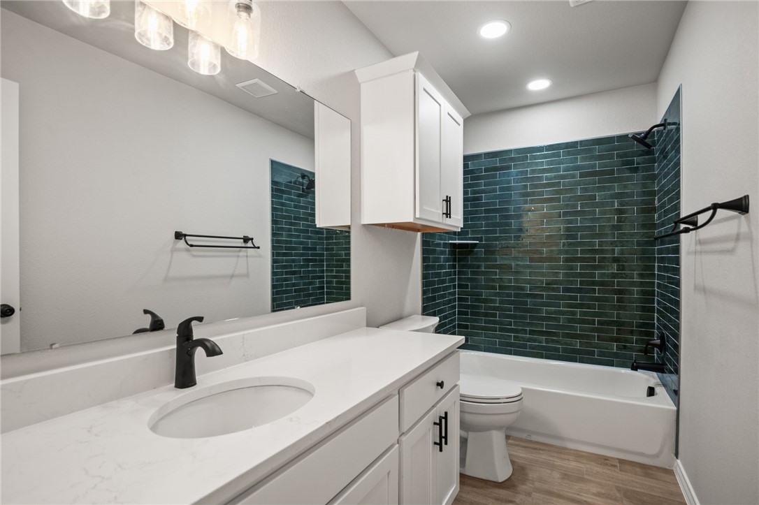 15217 Windward Dr 403 Property Photo 17