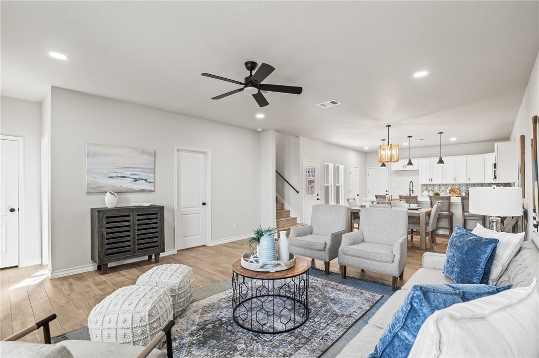 15217 Windward Dr 404 Property Photo 2