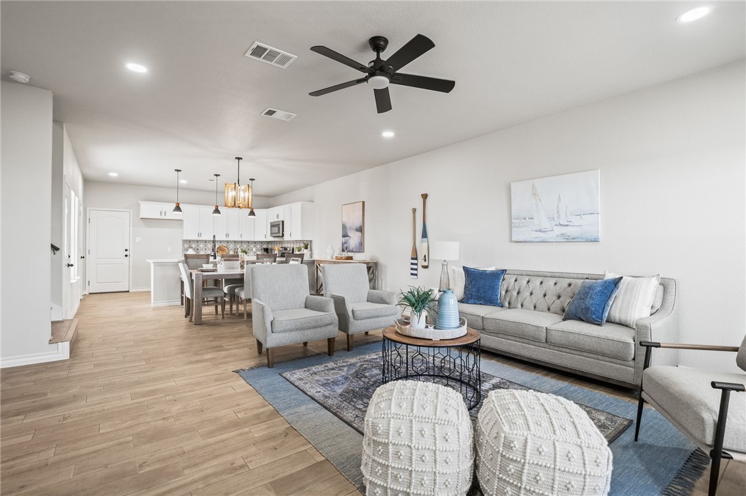 15217 Windward Dr 404 Property Photo 3