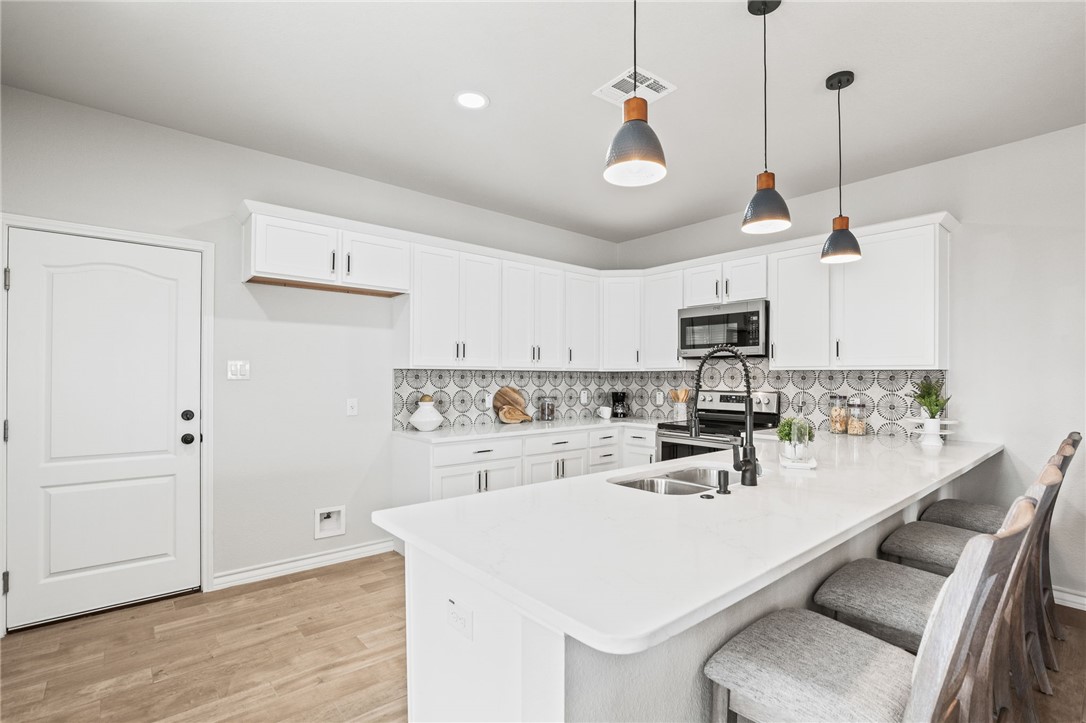 15217 Windward Dr 404 Property Photo 6