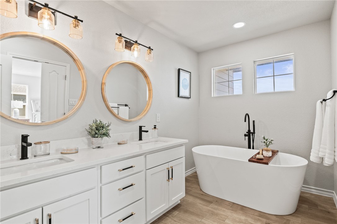 15217 Windward Dr 404 Property Photo 13