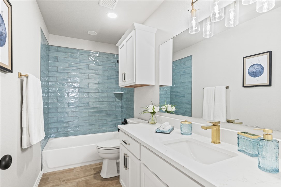 15217 Windward Dr 404 Property Photo 17