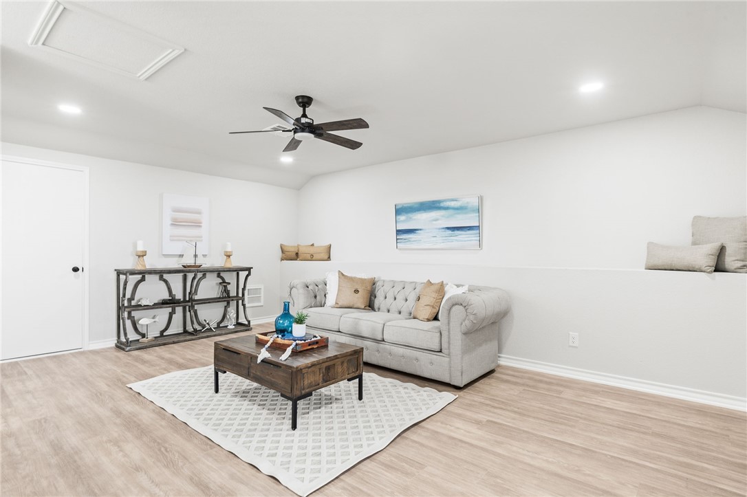 15217 Windward Dr 404 Property Photo 24