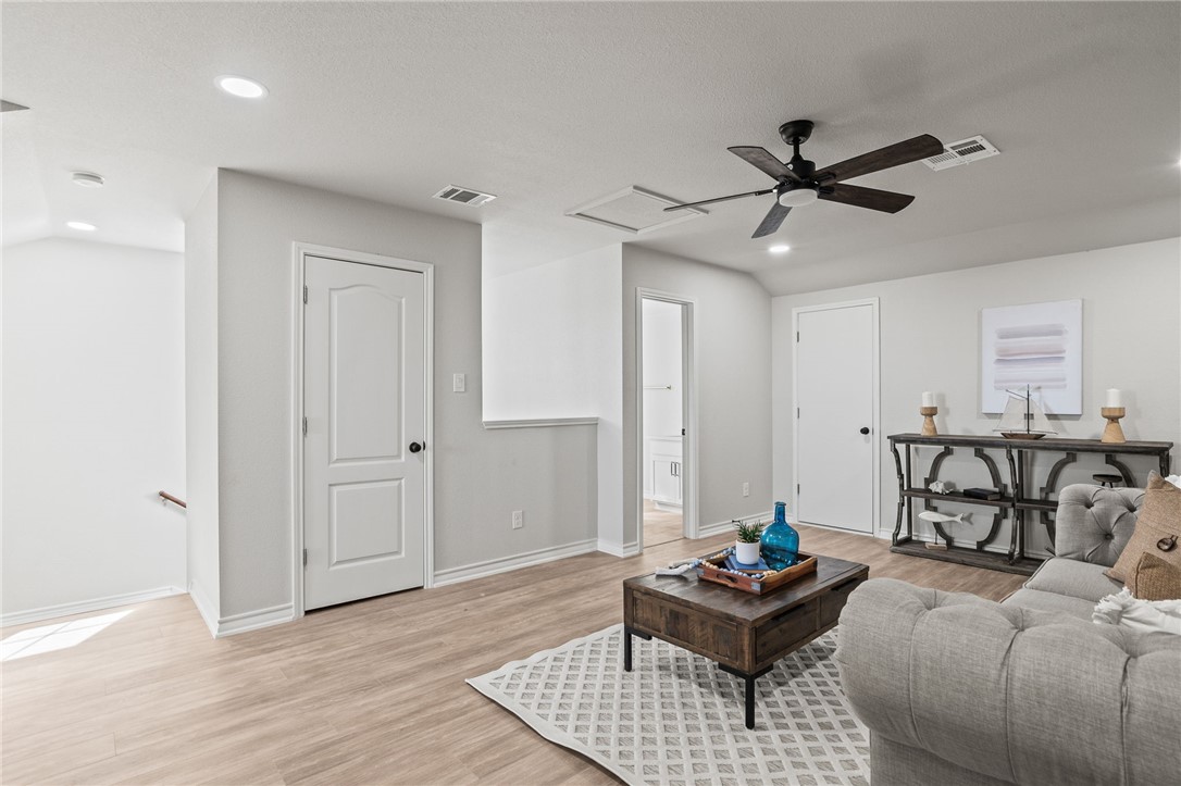 15217 Windward Dr 404 Property Photo 27