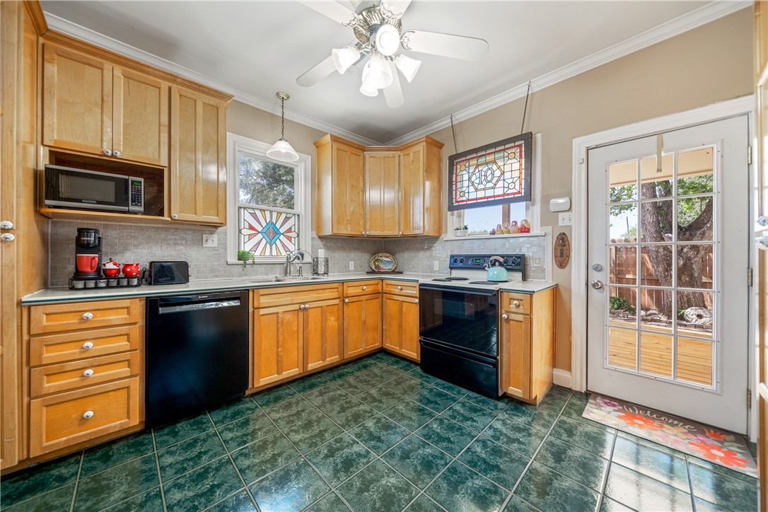 214 Southern Property Photo 15