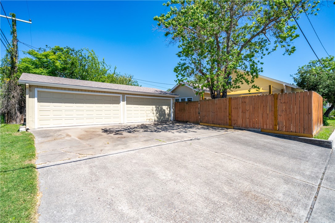 214 Southern Property Photo 36