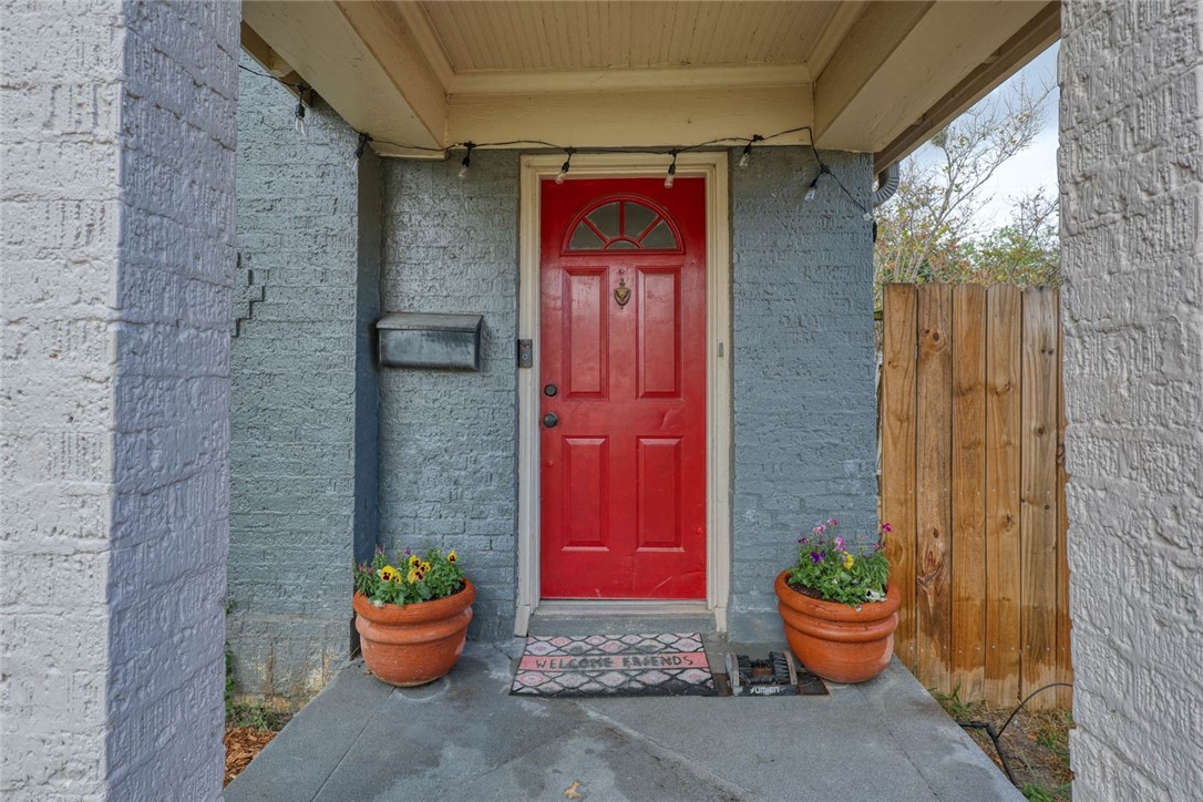 317 Indiana Ave Property Photo 2