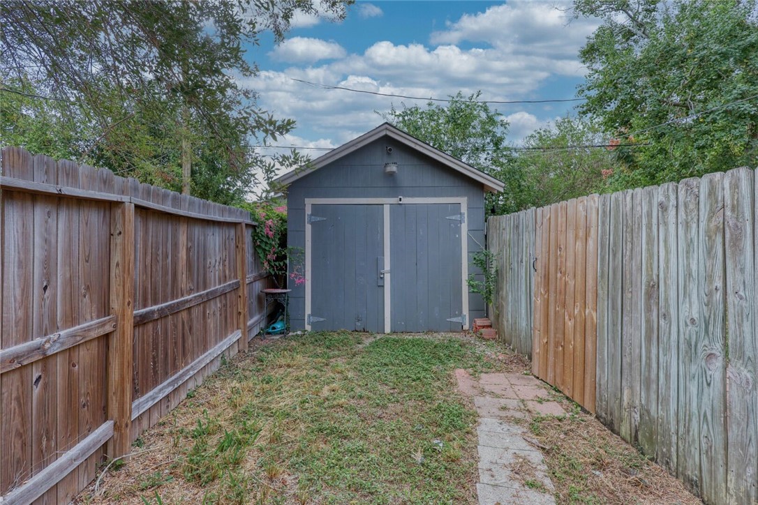 317 Indiana Ave Property Photo 22