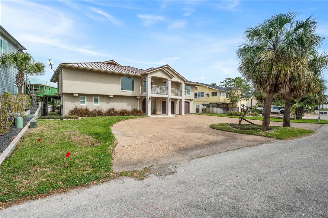 5 Edgewater Lane Property Photo
