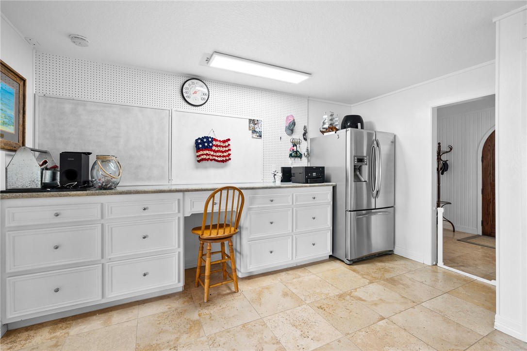 5 Edgewater Lane Property Photo 3