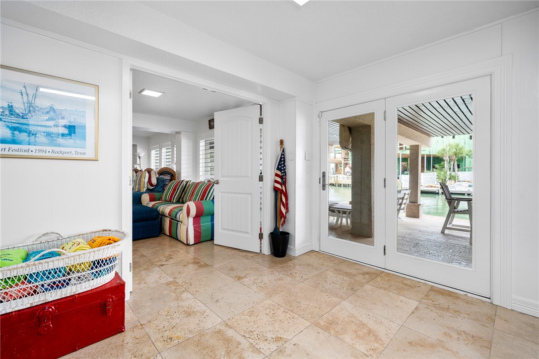 5 Edgewater Lane Property Photo 4