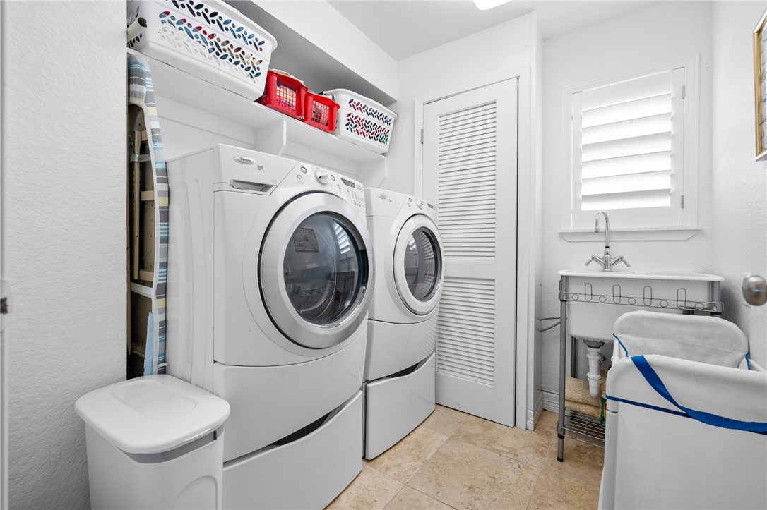 5 Edgewater Lane Property Photo 7