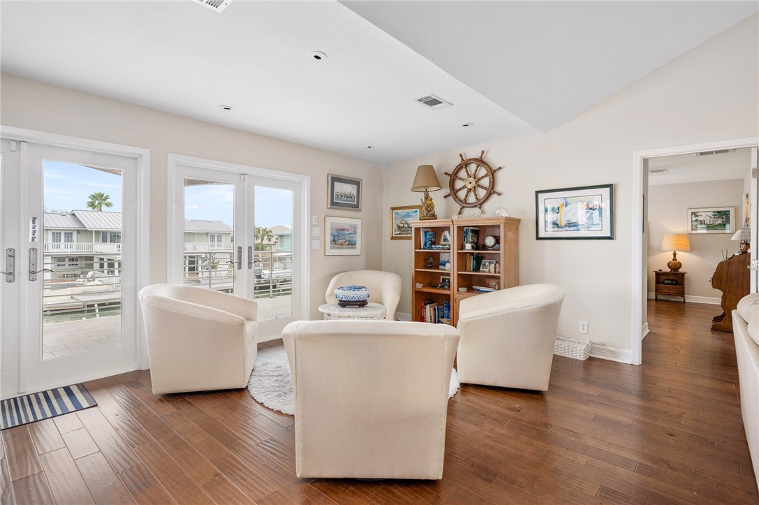5 Edgewater Lane Property Photo 11