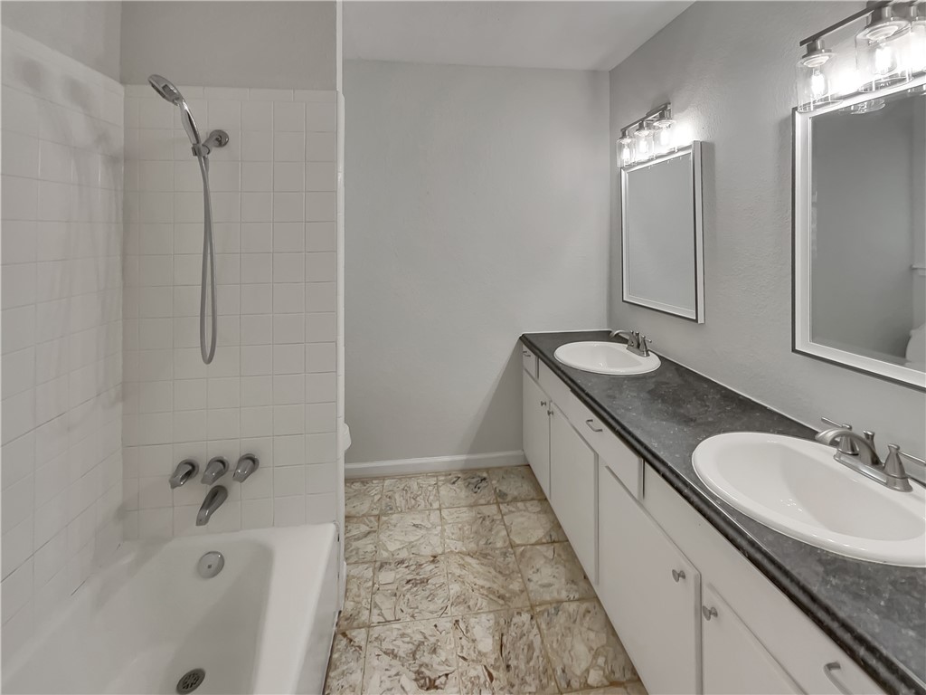 209 Pecos St Property Photo 7