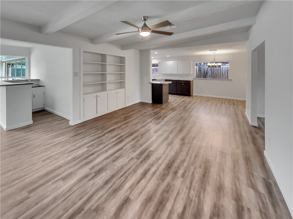 209 Pecos St Property Photo 10