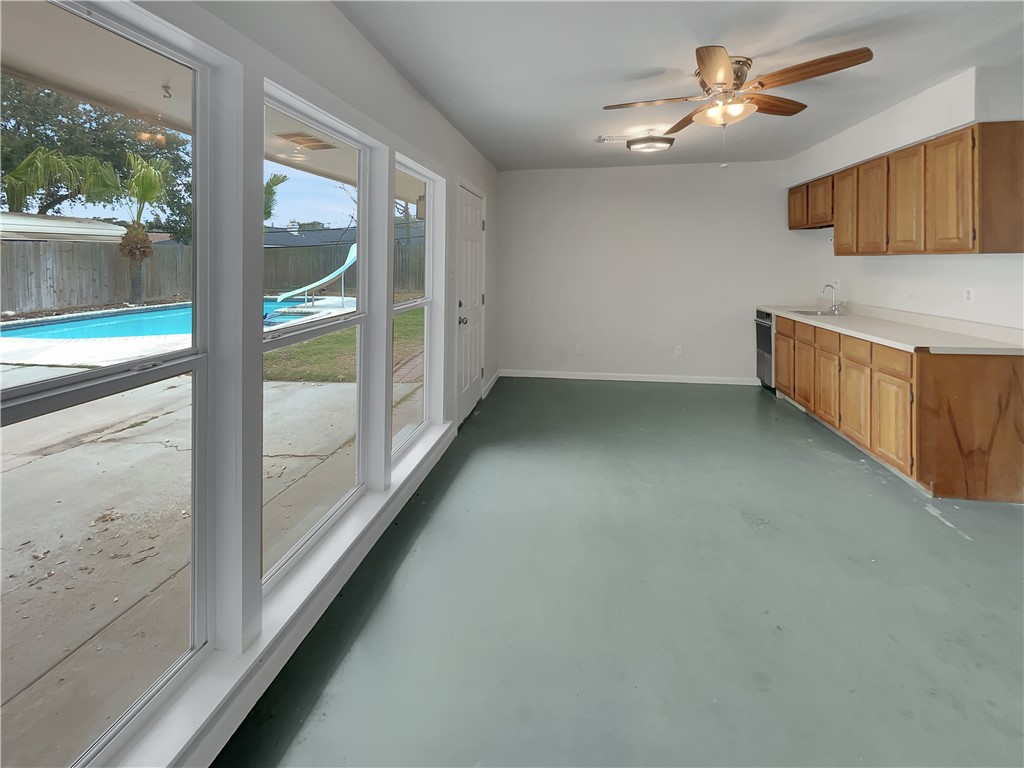 209 Pecos St Property Photo 14