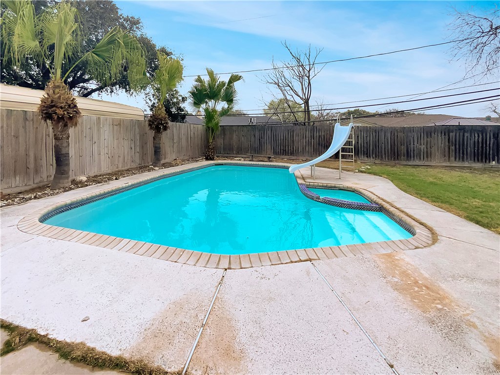 209 Pecos St Property Photo 23