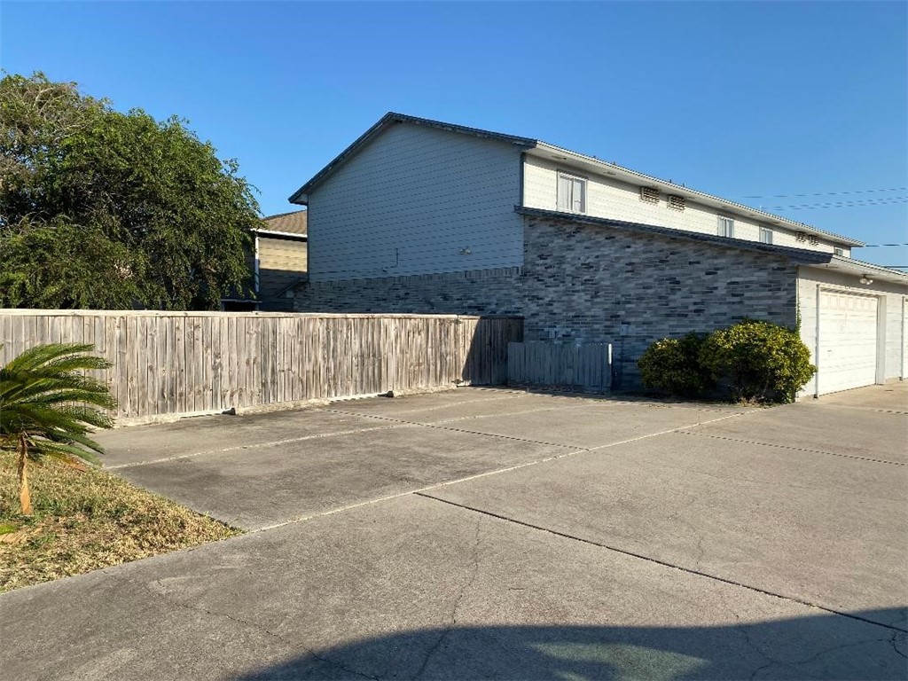 716 W Bayview Blvd D Property Photo 1