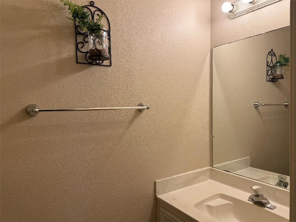 716 W Bayview Blvd D Property Photo 12