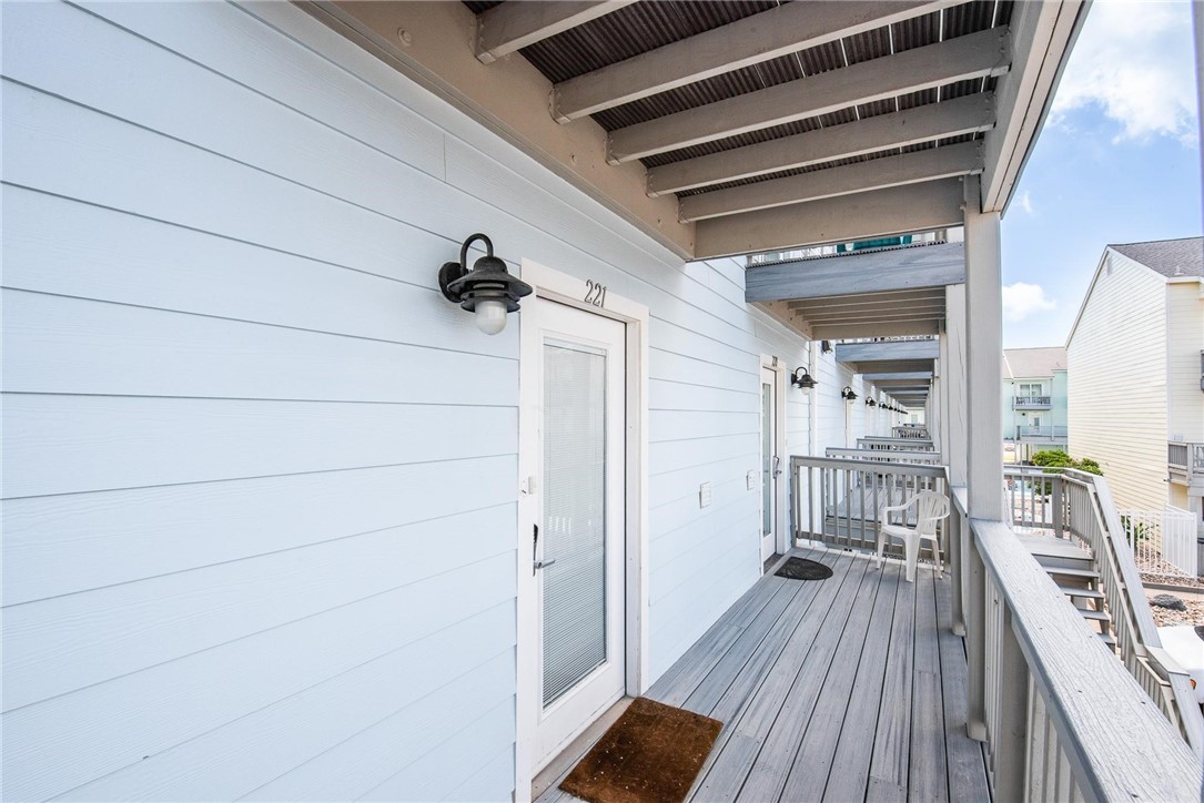 14802 Windward Dr 221 Property Photo 3