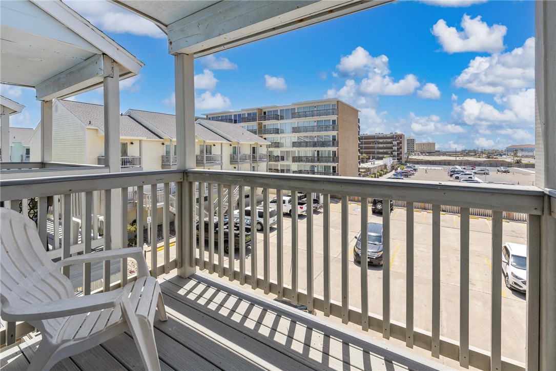 14802 Windward Dr 221 Property Photo 21