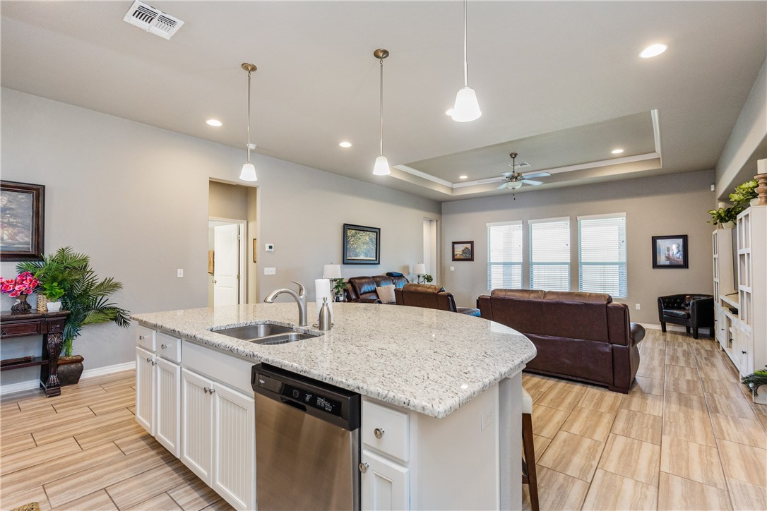 2114 Aquila St Property Photo 8