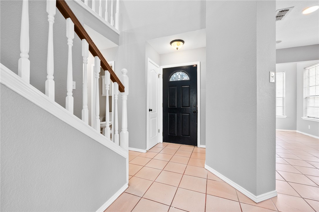7018 Ridge Stone Dr Property Photo 3