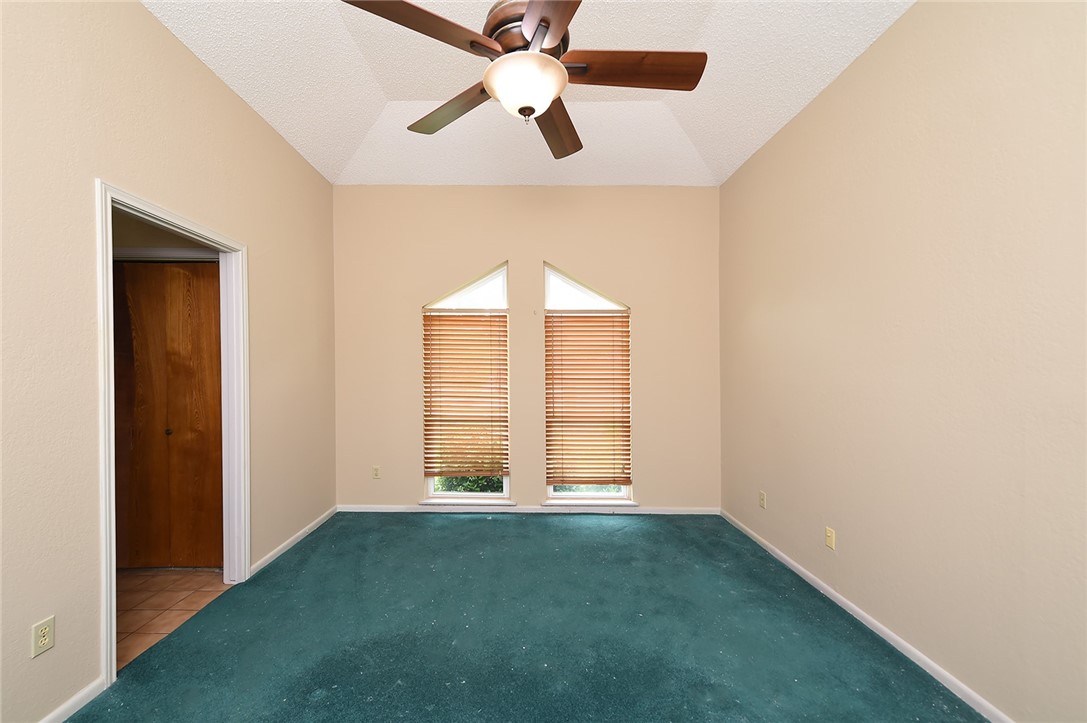 2709 Blackstone Circ Property Photo 8